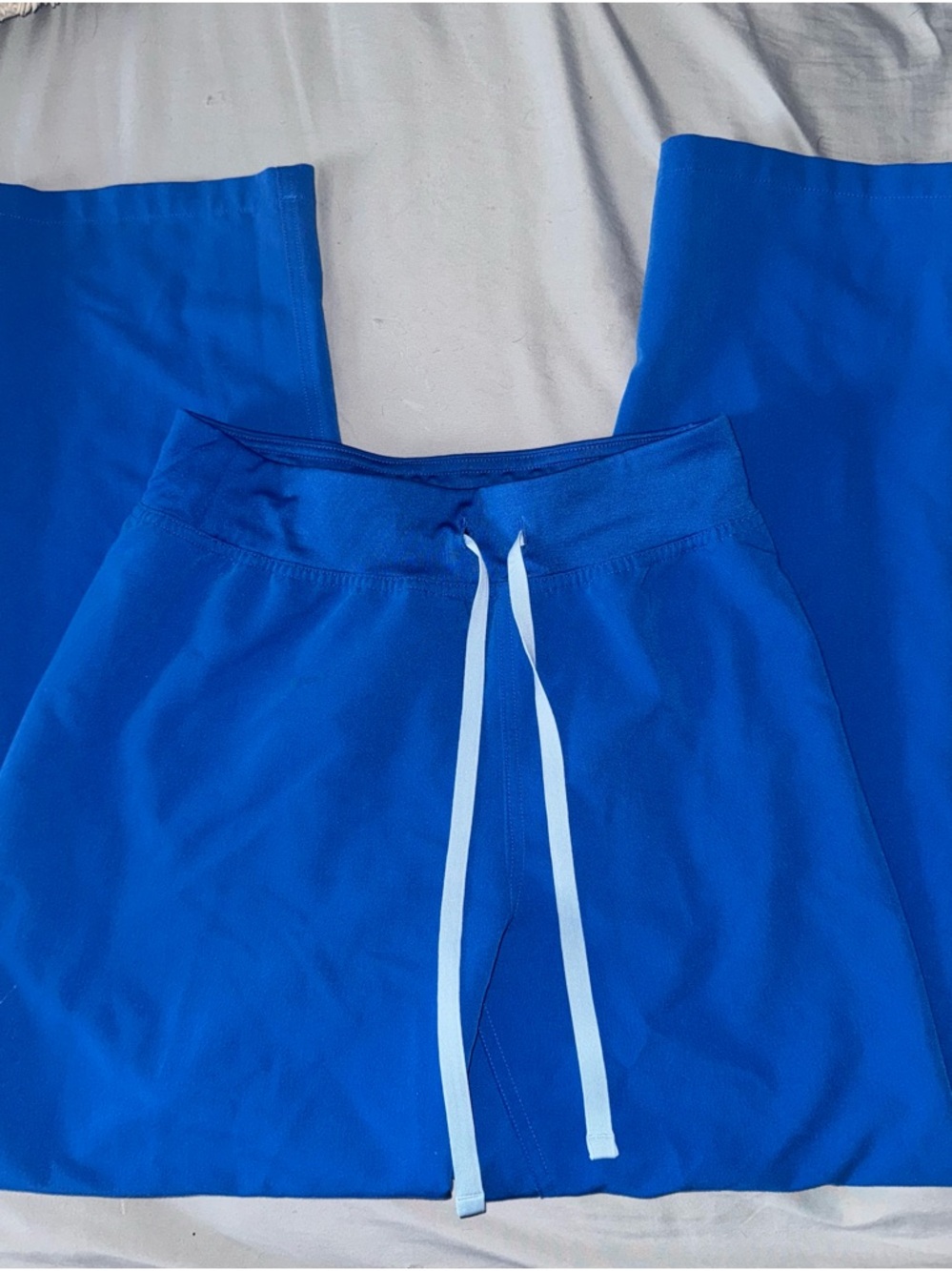 Blue FIGS straight leg scrub pants size small petite